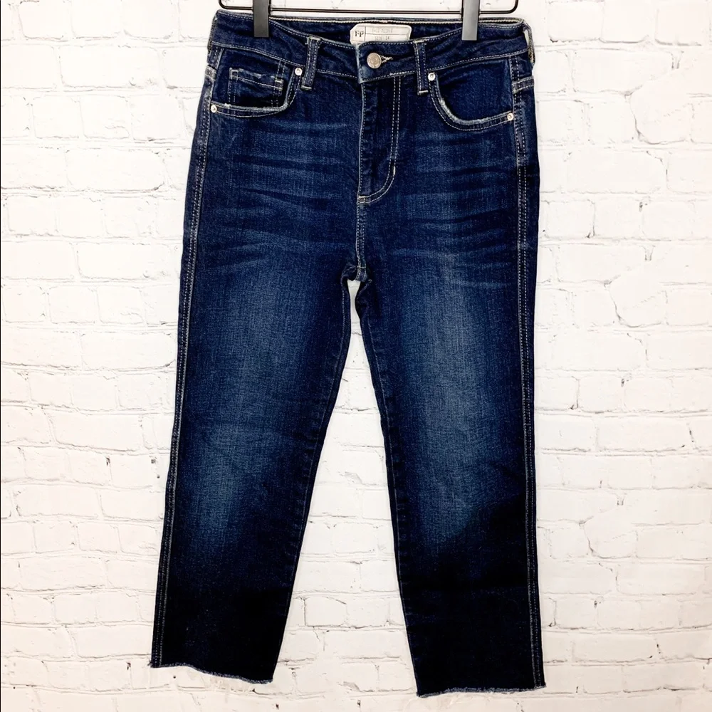 Free People Clean Girlfriend High Rise Cropped Jeans Dark Wash Size 24 - Picture 2 of 8